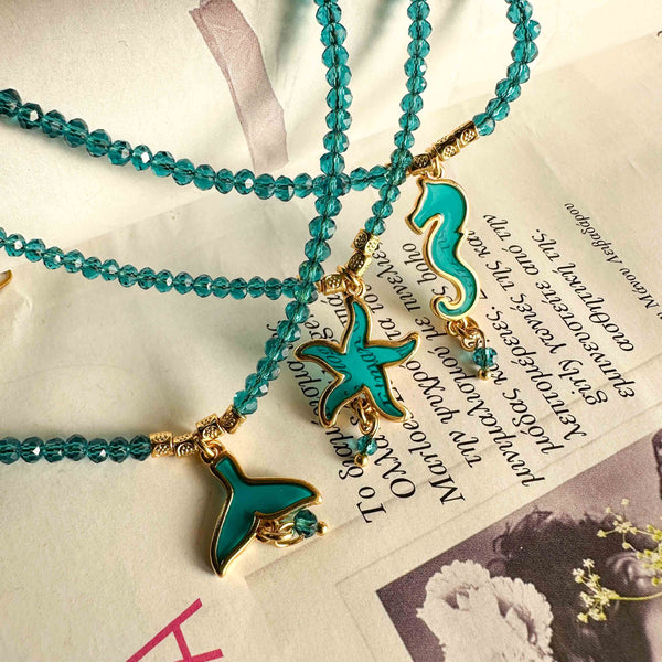 Κολιέ με κρυσταλλάκια και κρεμαστά ψαράκια της θάλασσας