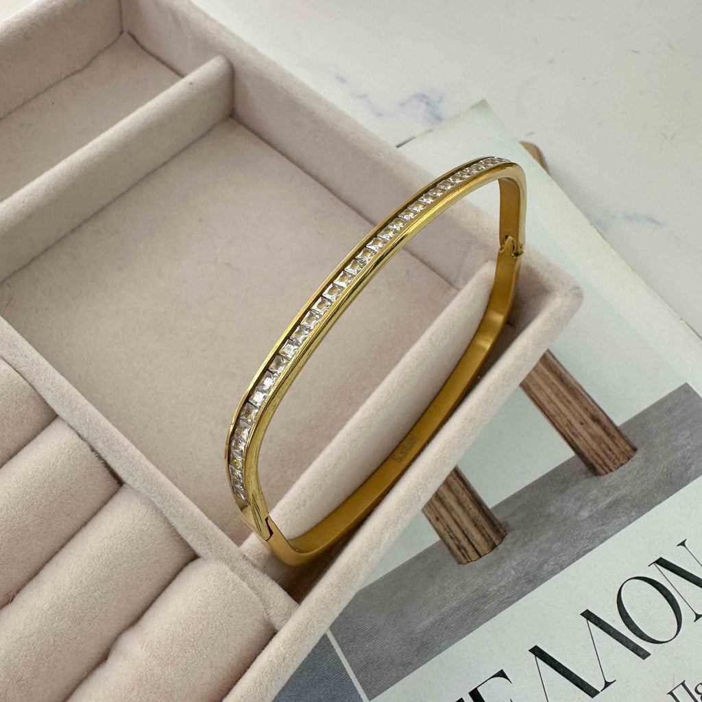 Minimal Χρυσή Χειροπέδα με Λευκά Ζιργκόν-4mm