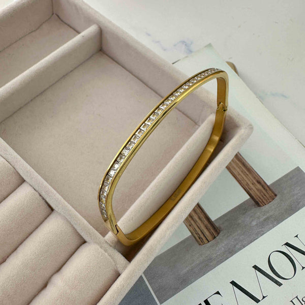 Minimal Χρυσή Χειροπέδα με Λευκά Ζιργκόν-4mm