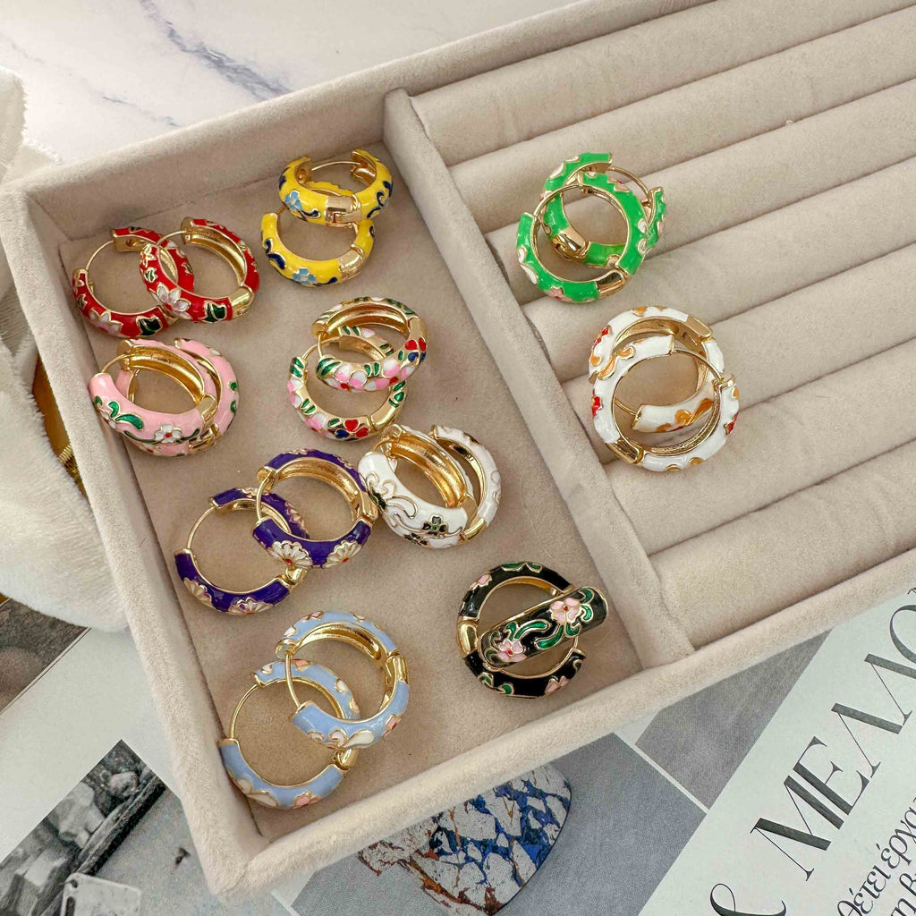 Σκουλαρίκια Κρίκοι Με Σμάλτο & Ανάγλυφα Λουλούδια