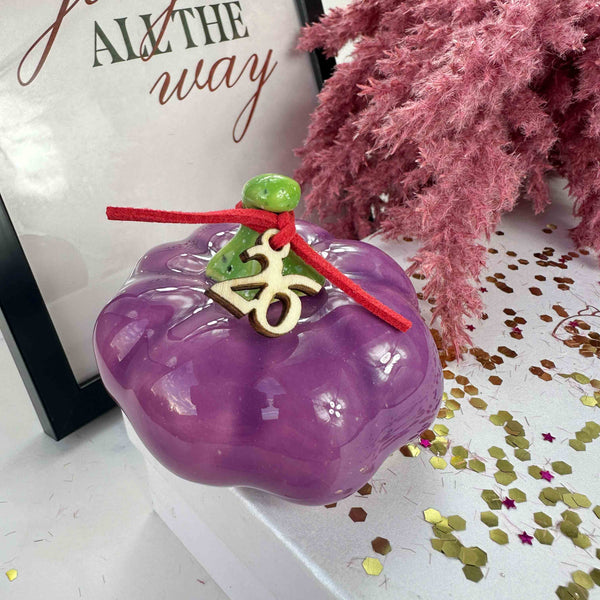 Γούρι 2026 Κολοκύθα Μωβ Κεραμική με Πράσινο Κοτσάνι