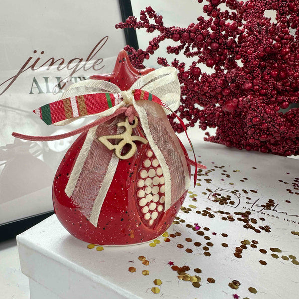 Γούρι 2026 Κεραμικό Ρόδι Κόκκινο Με Κορδέλα Και Ξύλινο Στοιχείο