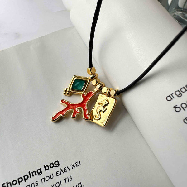 Κολιέ Russelia με δερμάτινο μαύρο κορδόνι