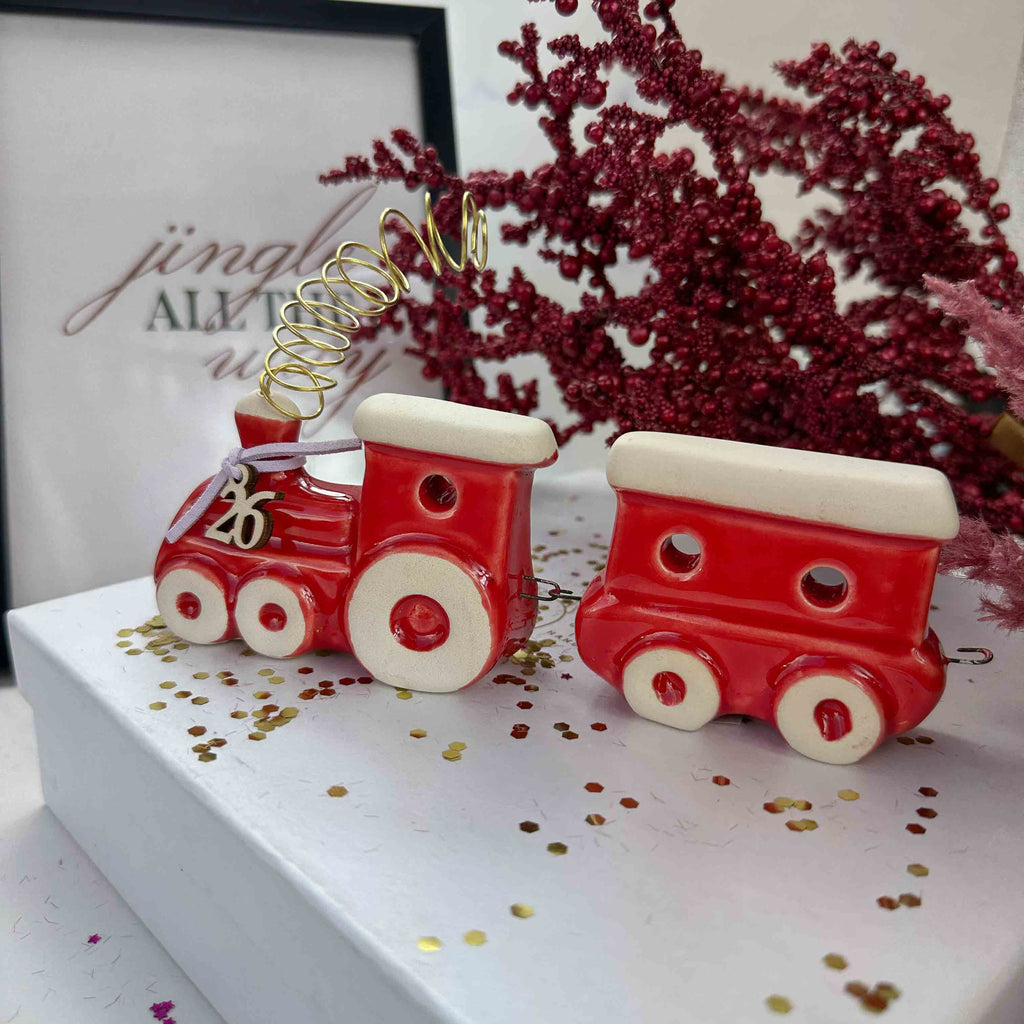 Κεραμικό Γούρι Τρενάκι 2026 – Μηχανή ή Σετ με Βαγόνι