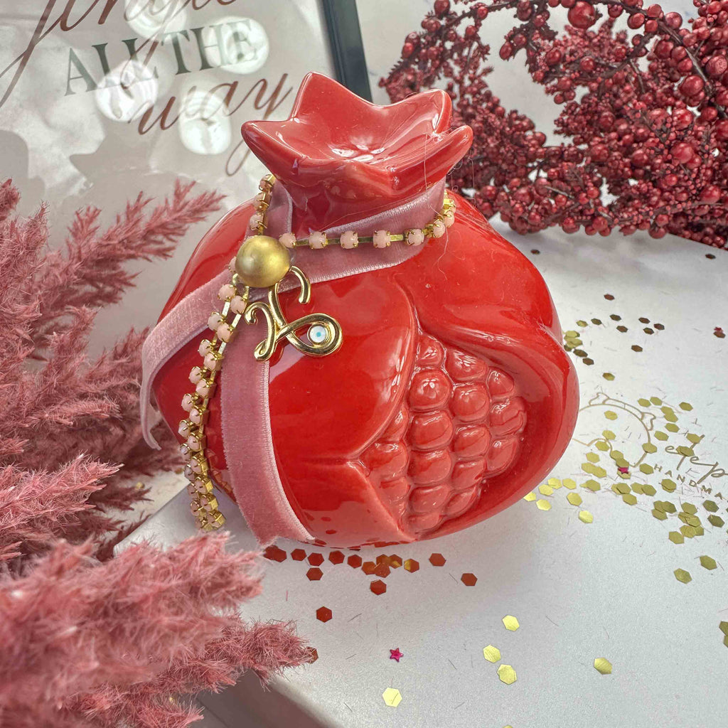 Κεραμικό Ρόδι Γούρι 2026 με Βελούδινη Κορδέλα και Τρέσα με Κρυσταλλάκια