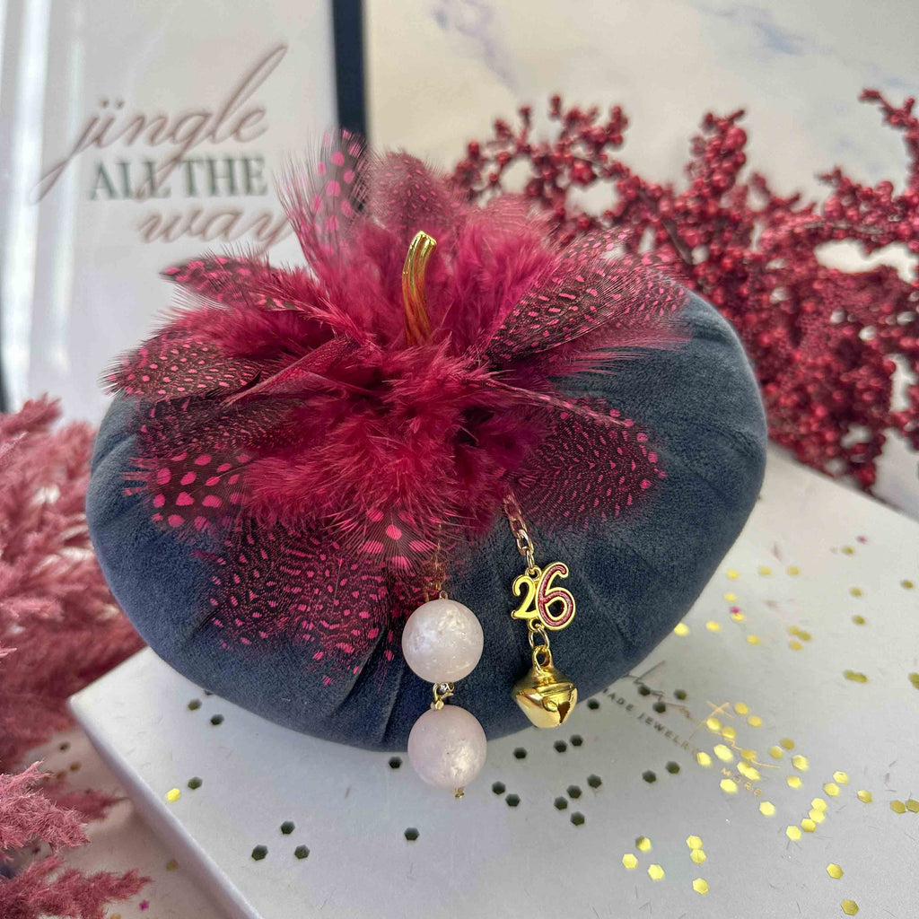 Βελούδινη Κολοκύθα Μπλε Γούρι 2026 με Φτερά, Πέρλες