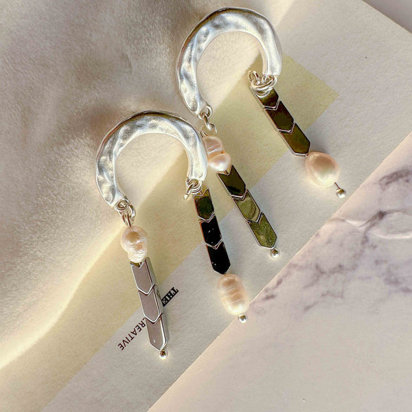 Σκουλαρίκια με Επάργυρο Ορειχάλκινο Στοιχείο, Αιματίτη και Μαργαριτάρια Καλλιέργειας