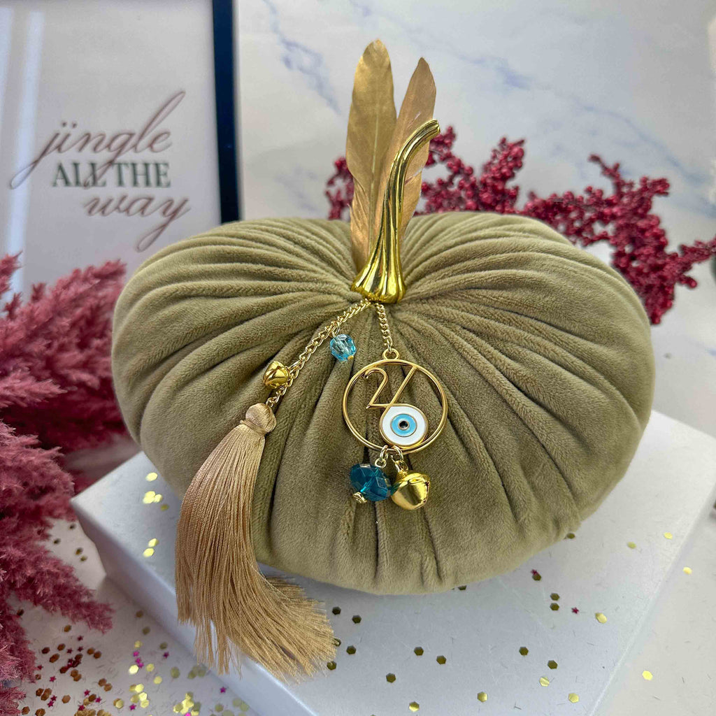 Βελούδινη Λαδί Κολοκύθα Γούρι 2026 με Μάτι & Χρυσές Λεπτομέρειες