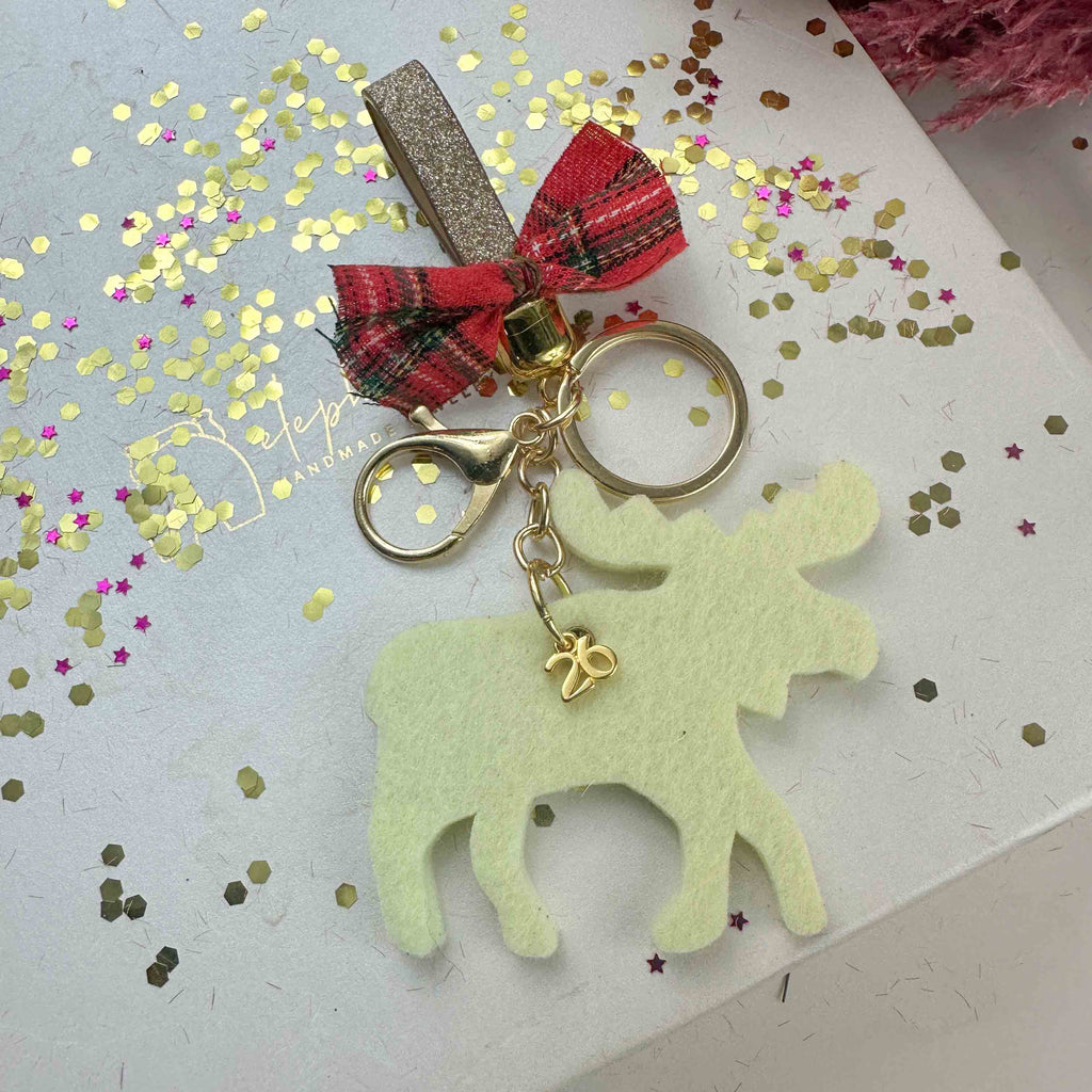 Χριστουγεννιάτικο Μπρελόκ Γούρι 2026 Τάρανδος Felt – Με Καρό Φιόγκο & Χρυσές Λεπτομέρειες