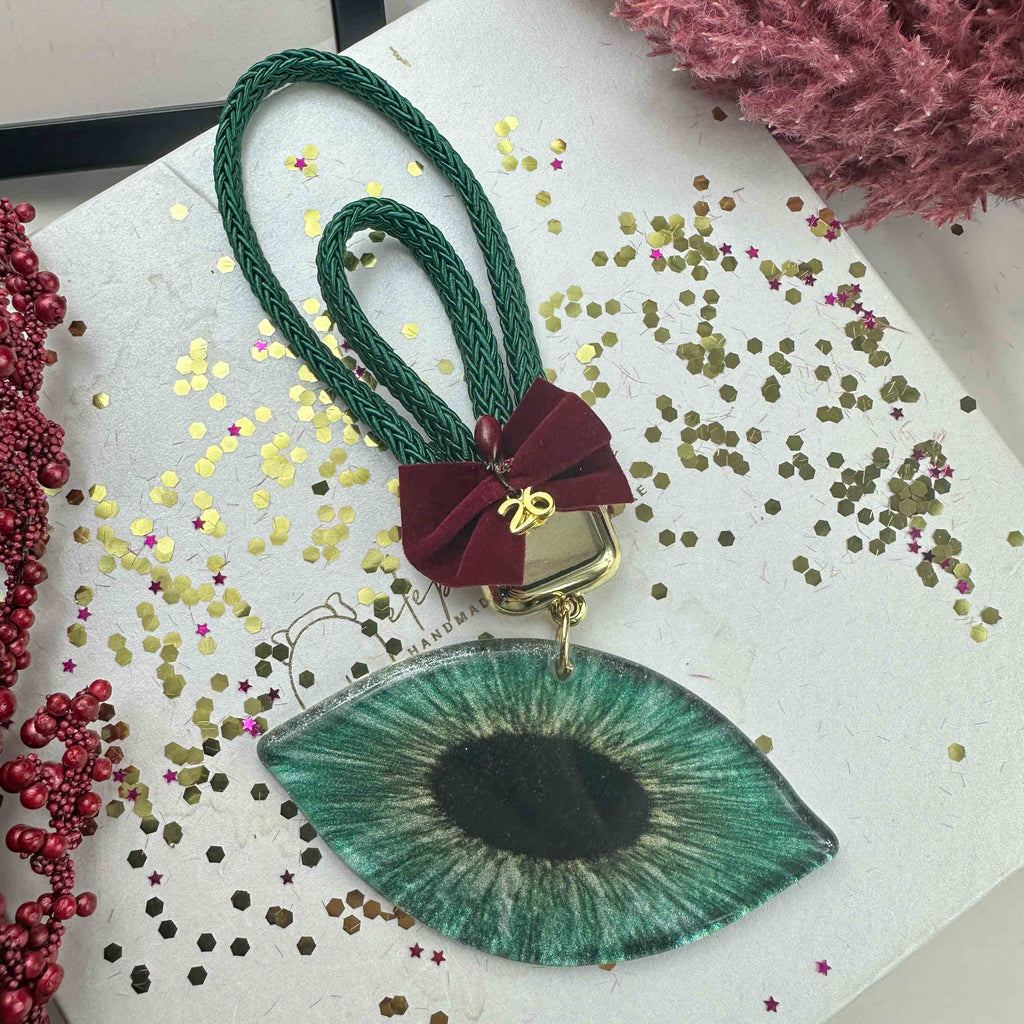 Χειροποίητο Γούρι 2026 Μάτι σε Πράσινη Απόχρωση – Με Κορδόνι & Βελούδινο Φιόγκο