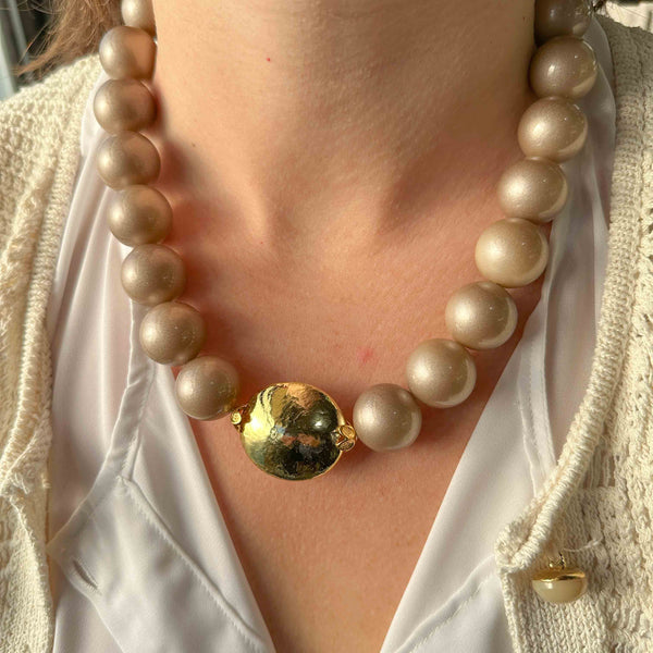 Κολιέ με Elephant Χάντρες και Κεντρική Foil Χάντρα