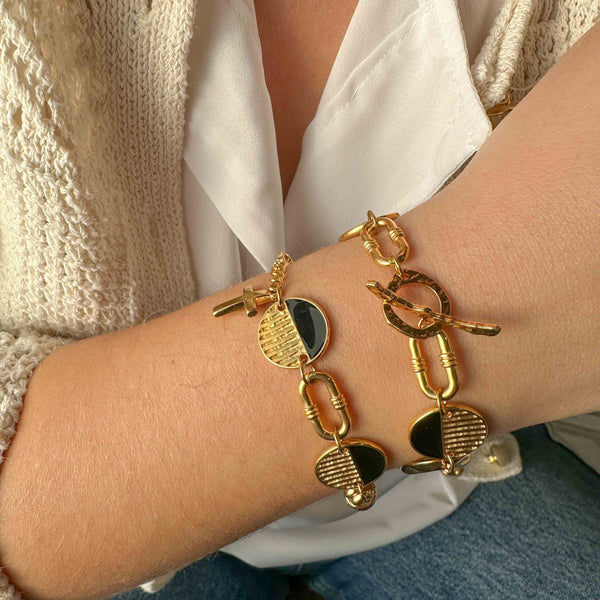 Επίχρυσο Βραχιόλι Μαύρο Σμάλτο και Ανάγλυφα Στοιχεία M/L