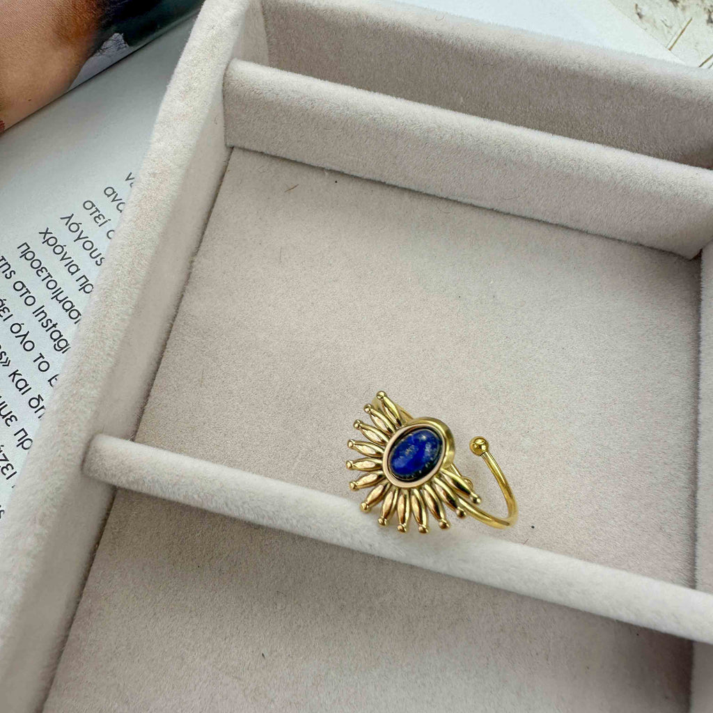 Ατσάλινο Δαχτυλίδι Ήλιος με Lapis Lazuli – Ρυθμιζόμενο Επίχρυσο Boho Κόσμημα