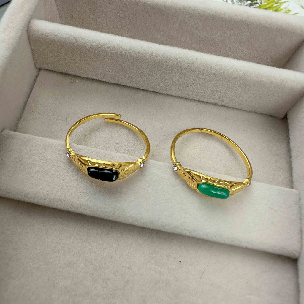 Ατσάλινο επιχρυσωμένο δαχτυλίδι με οβάλ πέτρα – Πράσινο ή Μαύρο