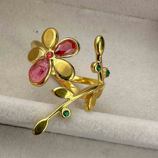 Ατσάλινο επιχρυσωμένο δαχτυλίδι με λουλούδι και πολύχρωμες λεπτομέρειες