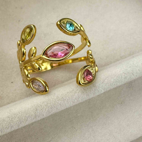 Επιχρυσωμένο ατσάλινο δαχτυλίδι με πολύχρωμες πέτρες και φυλλωτό σχέδιο