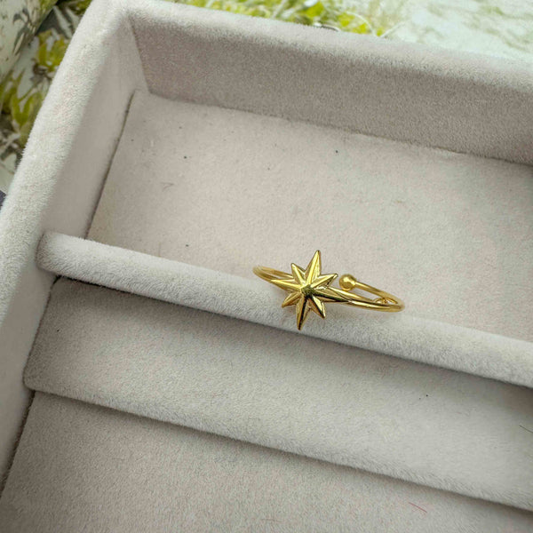 Ατσάλινο επιχρυσωμένο δαχτυλίδι με μοτίβο άστρο