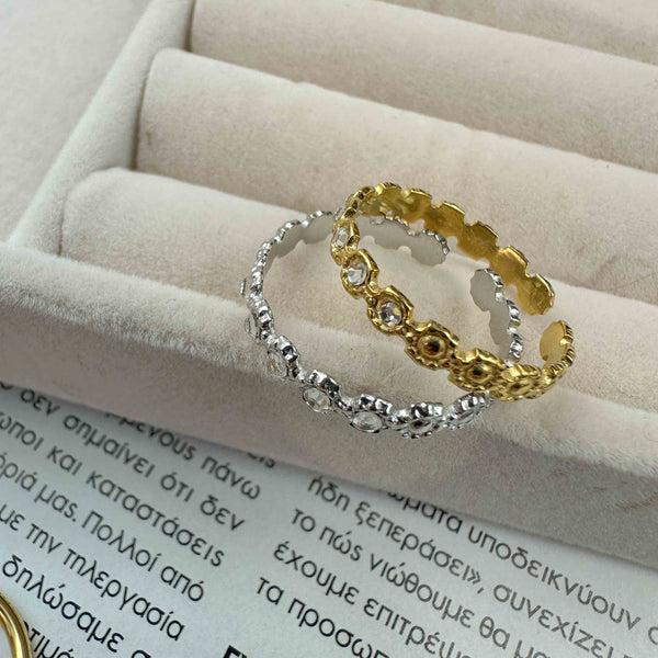 Ατσάλινο δαχτυλίδι με λευκές πέτρες σε χρυσό ή ασημί