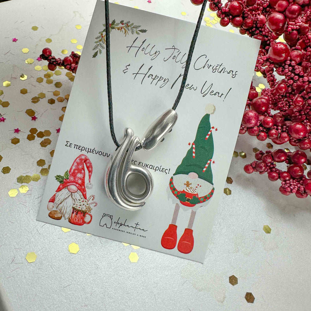 Κολιέ Γούρι 2025 με Μεταλλικό Μοτίβο σε Ασημί