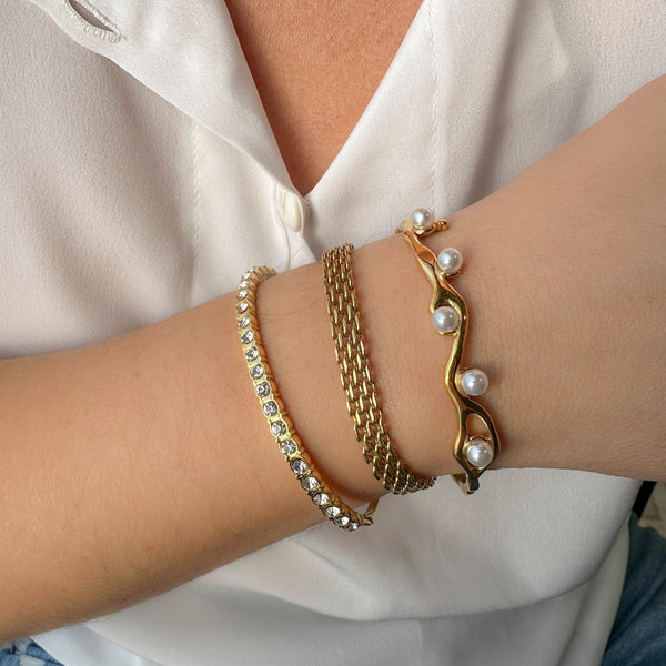 Χειροπέδα Χρυσού Χρώματος με Λευκές Πέρλες