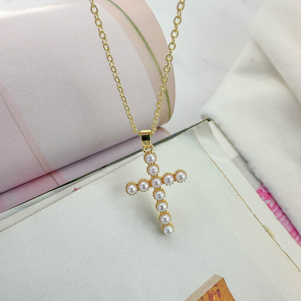 Χρυσός Σταυρός με Πέρλες σε Κολιέ – Διακριτικό & Κομψό Κόσμημα