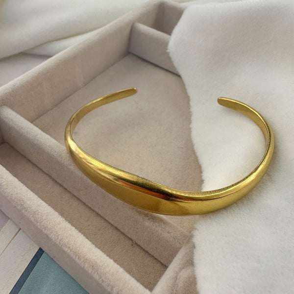 Ατσάλινη Χειροπέδα Χρυσού Χρώματος – Minimal & Κομψό Βραχιόλι