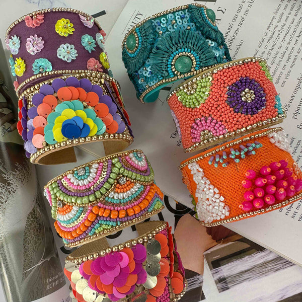 Χειροποίητη Χειροπέδα Χάντρες Παγιέτες & Ύφασμα