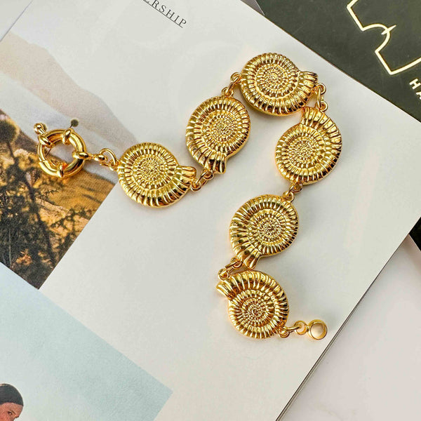 Βραχιόλι με ανάγλυφα κοχύλια