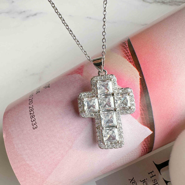Επαργυρωμένη Αλυσίδα με Ατσάλινο Σταυρό, Λευκά Κρύσταλλα και Ζιργκόν