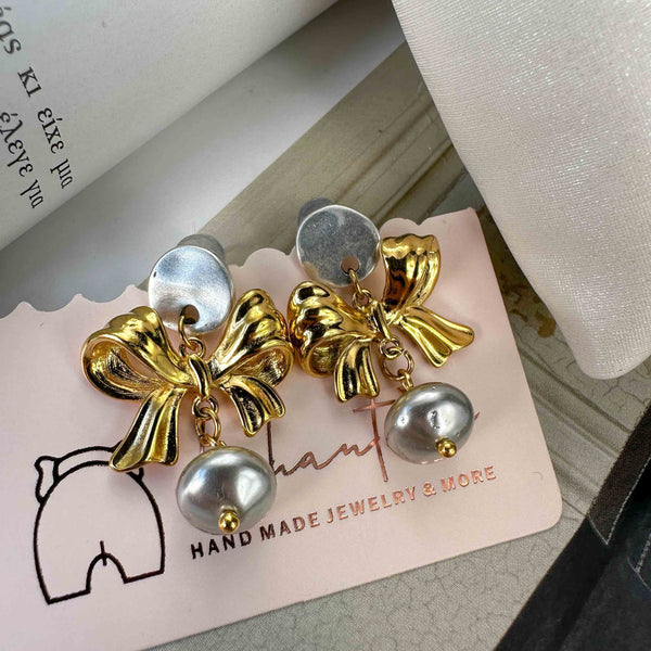 Σκουλαρίκια Με Επίχρυσο Φιόγκο και Γκρι Πέρλα