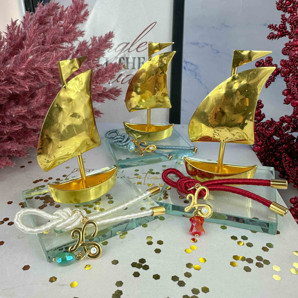 Γούρι 2026 Καράβι Με Μεταλλική Χρυσή Ιστιοφόρο Διακόσμηση