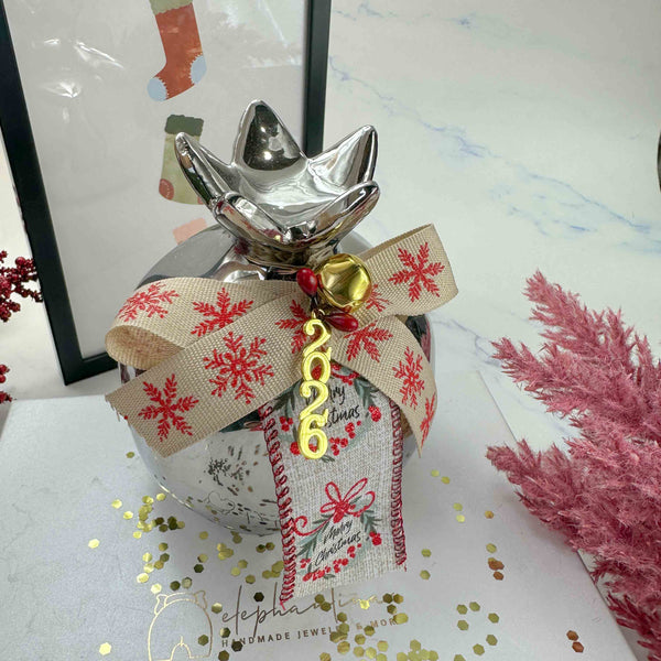 Γούρι 2026 Κεραμικό Ρόδι με Φιόγκο & Κουδουνάκι (10x13) Μεταλλικό Ασημί