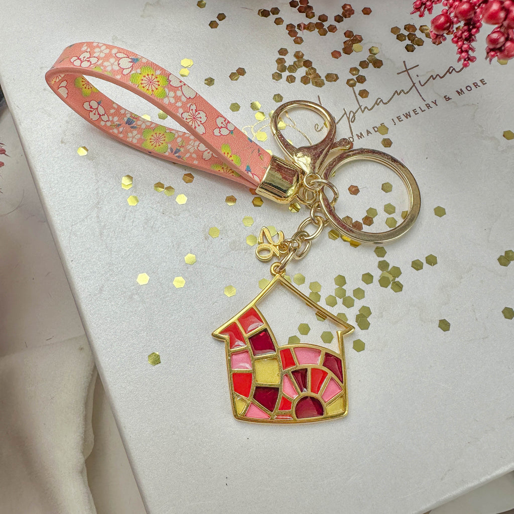 Γούρι Μπρελόκ Σπιτάκι Βιτρό με Ροζ Λουλουδάτο Λουράκι