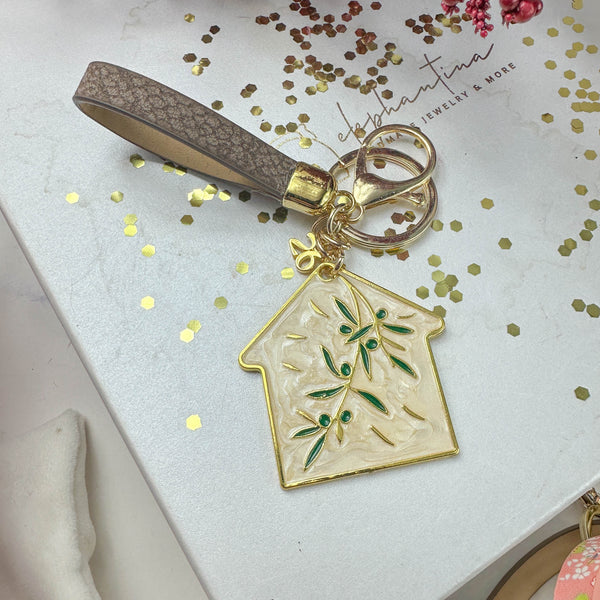 Γούρι Μπρελόκ Σπίτι σε Εκρού Απόχρωση με Κλαδί Ελιάς