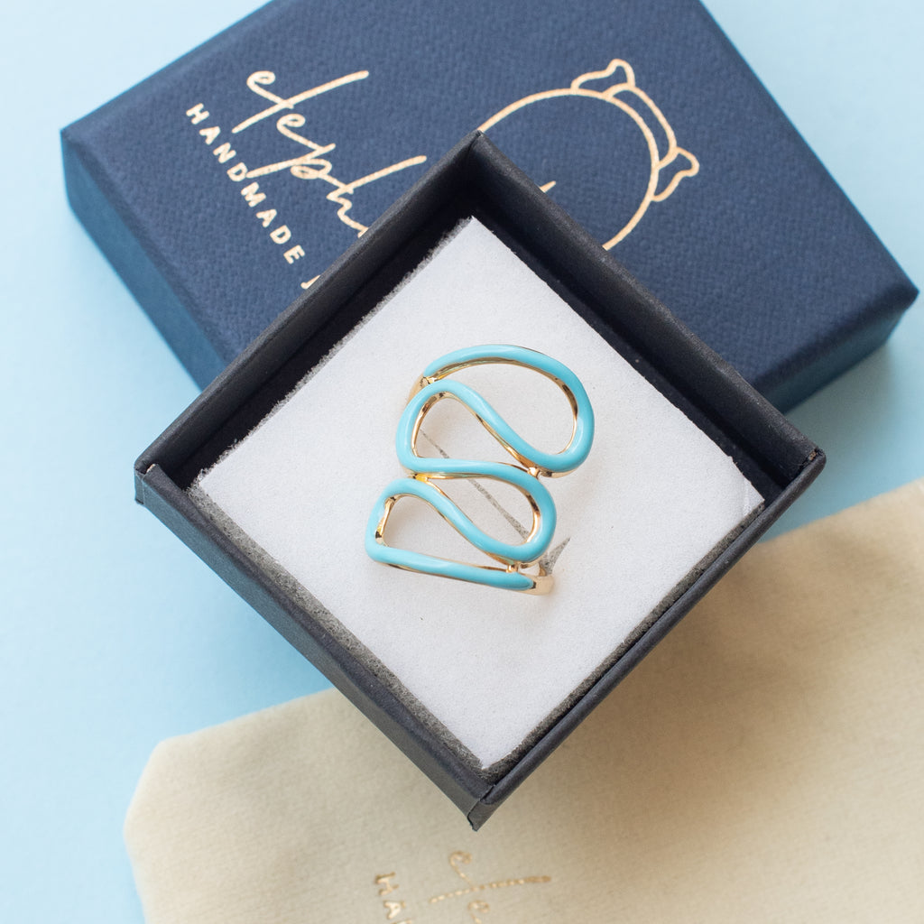 Δαχτυλίδι με γαλάζιο σμάλτο και ελικοειδες σχέδιο