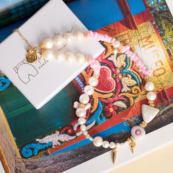 Κολιέ κοχύλι με ημιπολύτιμες πέτρες και μαργαριτάρια