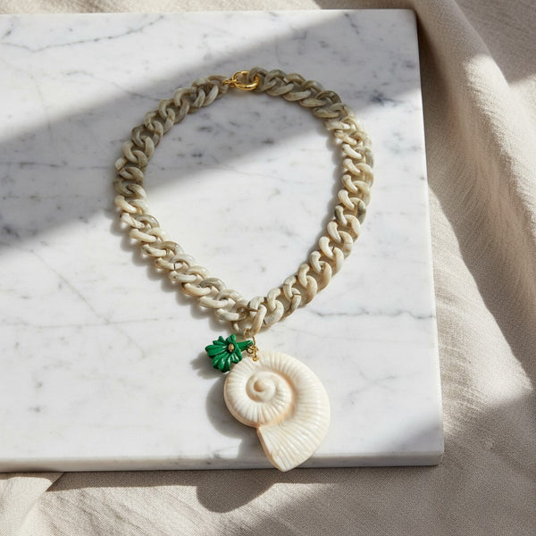 elephantina.gr chunky beige chain necklace with a white seashell pendant and a small green flower charm