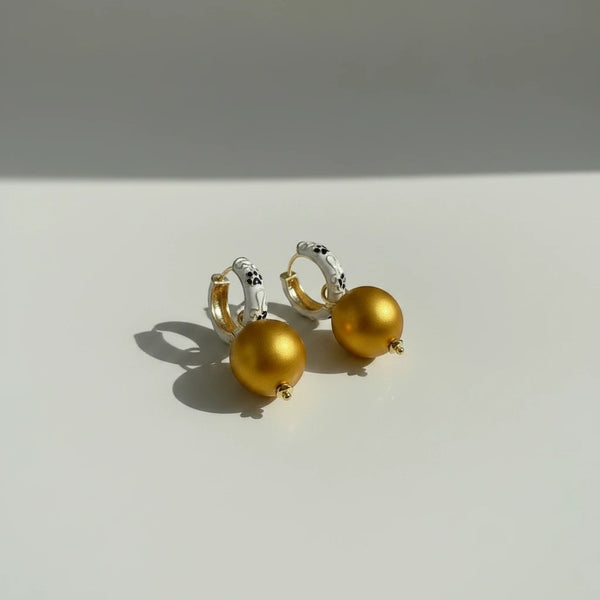 elephantina.gr white cloisonné hoop earrings with floral pattern and large pearl gold beads