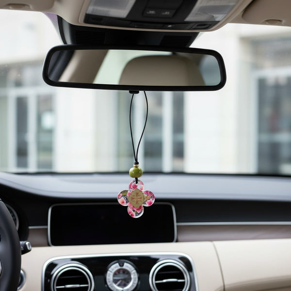 elephantina.gr floral resin four-leaf clover pendant with pink flowers and gold medallion on black cord.
