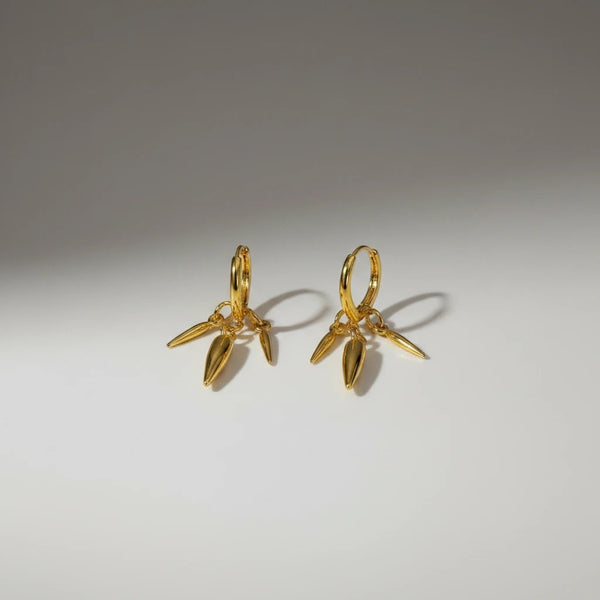 Elephantina.gr gold hoop earrings with dangling spikes, 3cm length. Modern, dynamic design.