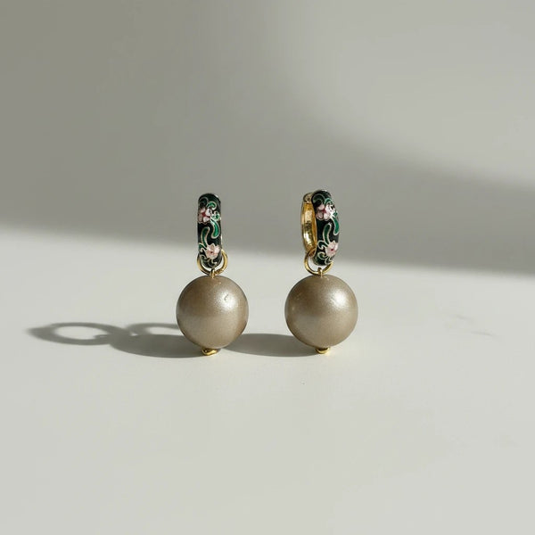 Elephantina.gr cloisonné hoop earrings with sand-colored pearl beads and floral design on black enamel.