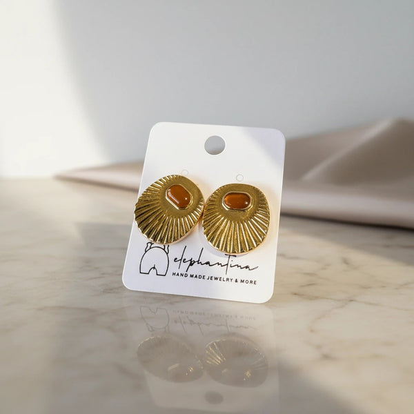 elephantina.gr vintage-inspired gold-tone stud earrings with textured sunburst design and oval amber cabochon.