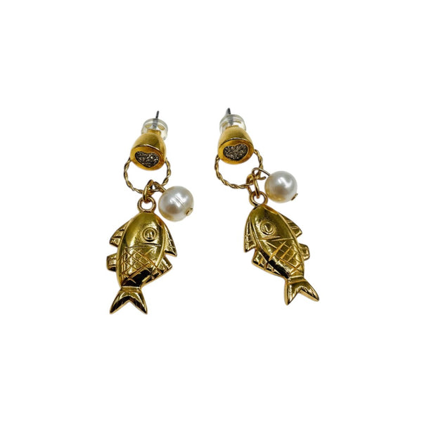Gold-tone fish dangle earrings with faux pearls and glittery heart tops by elephantina.gr