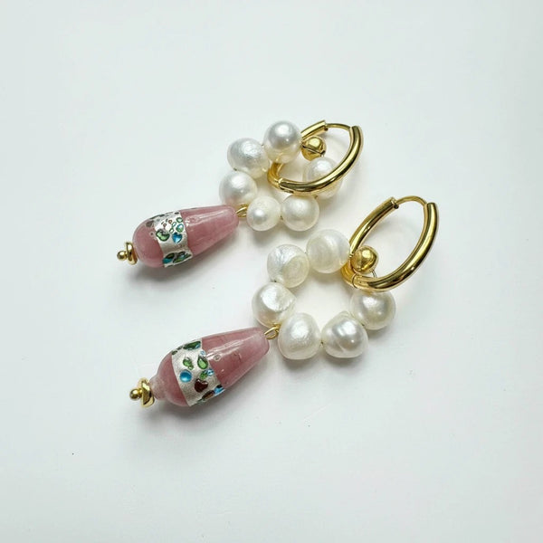 elephantina.gr Pink Romance hoop earrings with cultured pearls and silver-plated Murano glass teardrop charms.