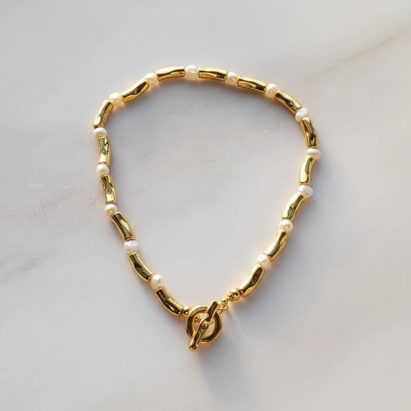 Elephantina.gr gold plated hammered brass necklace with 7-8mm cultured pearls and toggle clasp. 45cm length.