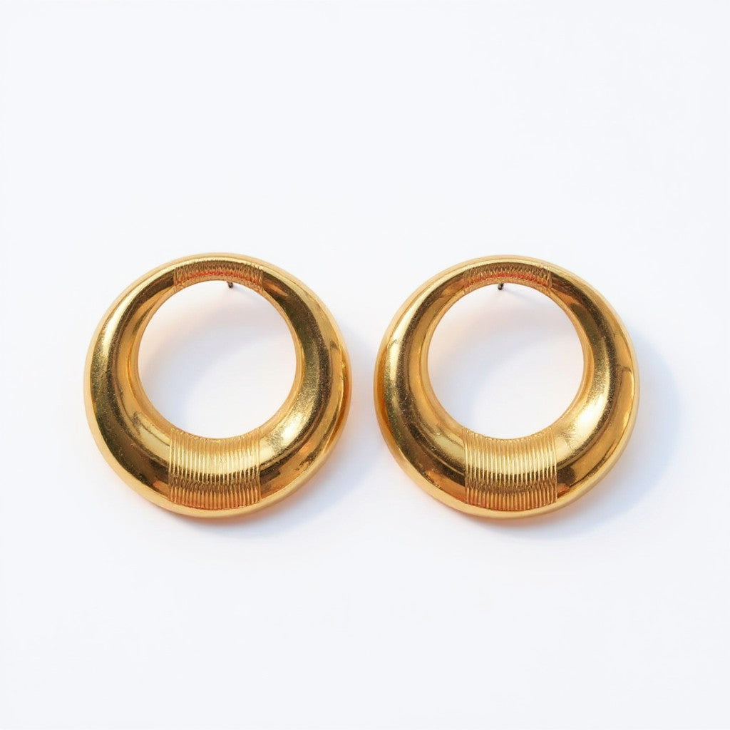 elephantina.gr 24K gold-plated brass hoop stud earrings with textured detail, 3.5cm diameter, hypoallergenic.