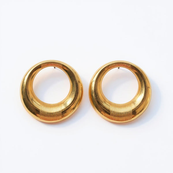 elephantina.gr 24K gold-plated brass hoop stud earrings with textured detail, 3.5cm diameter, hypoallergenic.