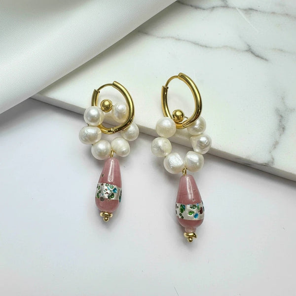 elephantina.gr Pink Romance hoop earrings with cultured pearls and pink Murano glass drops with silver-plated accents.