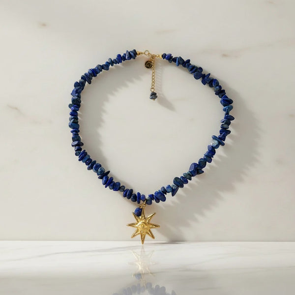 Κολιέ από Chips Lapis Lazuli με Επίχρυσο Ήλιο