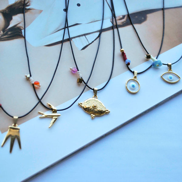 Κολιέ δερμάτινο με μαύρο κορδόνι